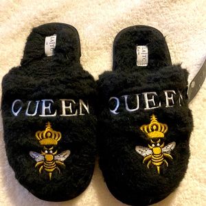 Queen bee  LA TC boutique Slippers size s/m
